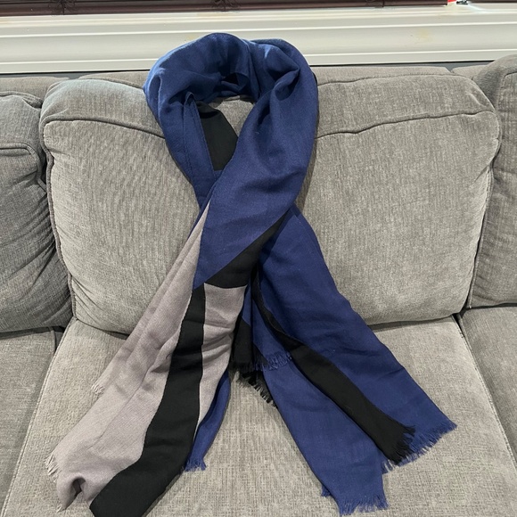 Rag & Bone Large Lightweight Wool Scarf - Picture 2 of 6